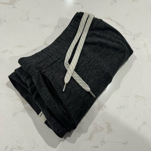 Vuori Performance Jogger -  Women's DreamKnit™ Joggers - Charcoal Heather - Picture 5 of 5